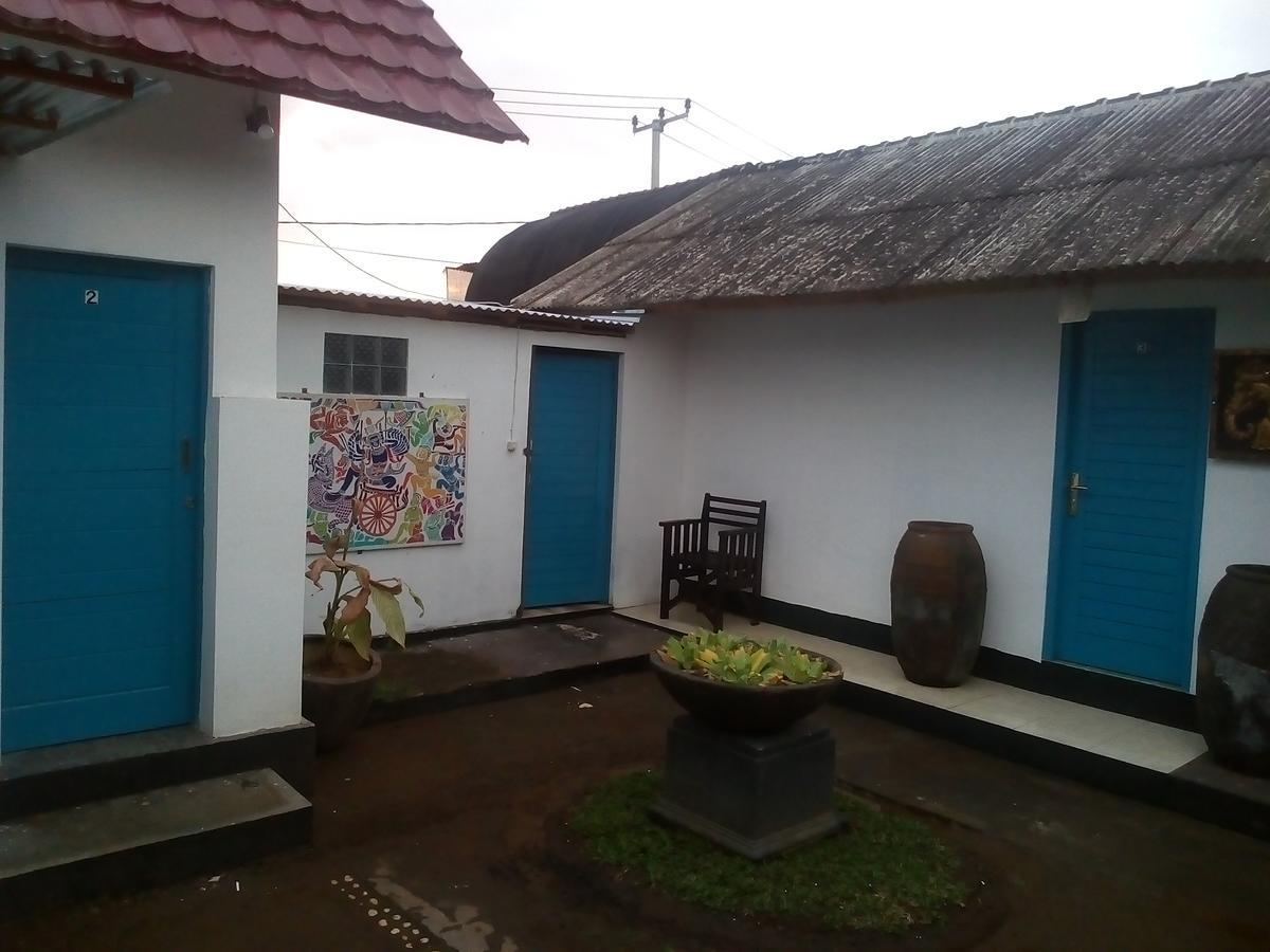 Izaac'S Bed & Breakfast Lovina Exterior foto